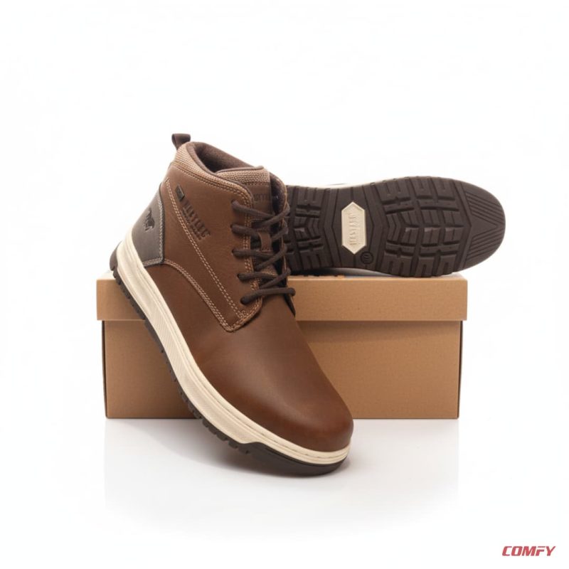Mustang Heritage High-Neck Comfort Boot in brown leather with side and front view, featuring detailed stitching, MUSTANG branding, and red COMFY tag.