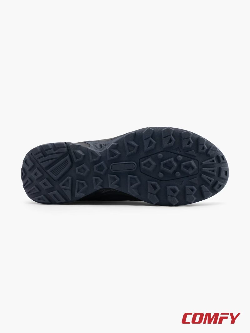 Rugged outsole tread pattern of Landrover men's outdoor low-cut shoe.